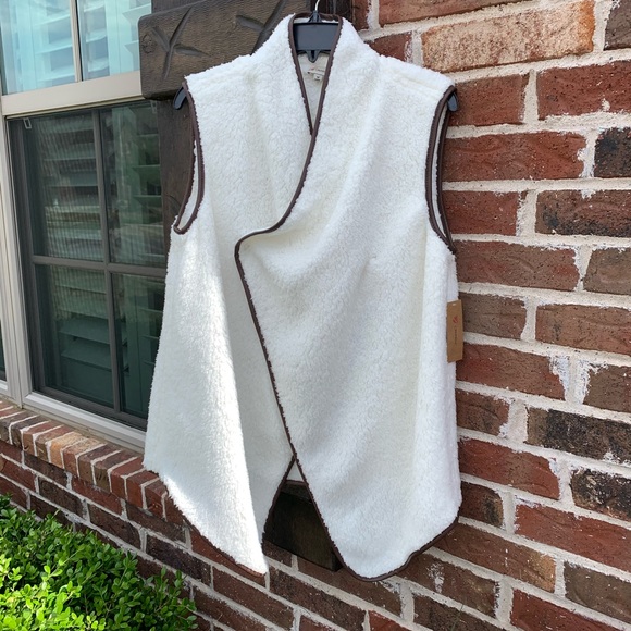 🆕Cremieux Valerie Faux Leather Trim Wubby Vest - Picture 1 of 8